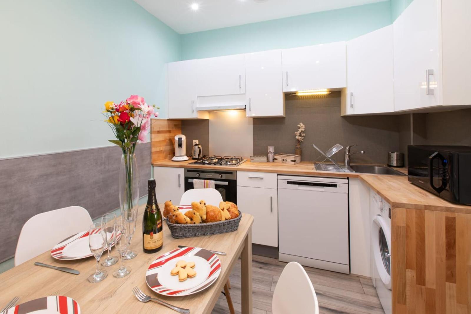 Evasion St Joseph Odysalis - Lit King Size - Parking - Proche Centre Apartment Colmar